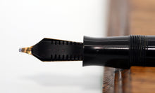 Load image into Gallery viewer, Z-Parker Duofold AF - Black with Duofold "N" 14ct Gold BROAD Nib (P825)