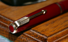 Load image into Gallery viewer, Z-Parker Duofold Victory MkV - Red with No.10 14ct Gold Nib - (P835)