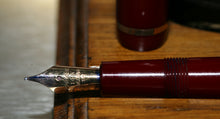 Load image into Gallery viewer, Z-Parker Duofold Victory MkV - Red with No.10 14ct Gold Nib - (P835)