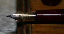 Load image into Gallery viewer, Z-Parker Duofold Victory MkV - Red with No.10 14ct Gold Nib - (P835)