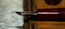 Load image into Gallery viewer, Z-Parker Duofold Victory MkV - Red with No.10 14ct Gold Nib - (P835)