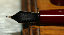 Load image into Gallery viewer, Z-Parker Duofold Victory MkV - Red with No.10 14ct Gold Nib - (P835)