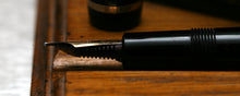 Load image into Gallery viewer, Z-Parker Duofold Junior - Black with Broad No.10 14ct Gold Nib - (P854)