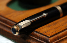 Load image into Gallery viewer, Z-Parker Duofold NS - Black with Duofold "N" 14ct Gold Nib - (P855)