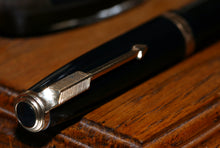 Load image into Gallery viewer, Z-Parker Duofold AF - Black with Duofold "N" Oblique 14ct Gold Nib - (P857)