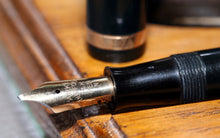 Load image into Gallery viewer, Z-Parker Duofold AF - Black with Duofold "N" Oblique 14ct Gold Nib - (P857)