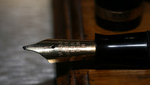 Load image into Gallery viewer, Z-Parker Duofold AF - Black with Duofold "N" Oblique 14ct Gold Nib - (P857)