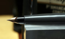 Load image into Gallery viewer, Z-Parker 45 - Grey Schools CT with F Fine Point 14ct Gold Nib - (P861)