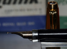 Load image into Gallery viewer, Z-Parker 75 - Godron Gold & "B" 14ct Gold Nib with Ball Point - (P869a)