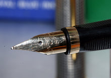 Load image into Gallery viewer, Z-Parker 75 Premier - Cisele Sterling Silver with M Point 18ct Gold Nib - (P883)