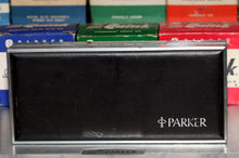 Load image into Gallery viewer, Z-Parker 75 Premier - Cisele Sterling Silver with M Point 18ct Gold Nib - (P883)