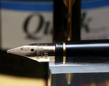 Load image into Gallery viewer, Z-Parker 75 Premier - Chinese Laque with "M" Medium Point 14ct Gold Nib - (P888)