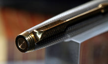 Load image into Gallery viewer, Z-Parker 75 - Cisele Sterling Silver with XF Extra Fine 14ct Gold Nib - (P895)