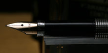 Load image into Gallery viewer, Z-Parker 75 - Cisele Sterling Silver with XF Extra Fine 14ct Gold Nib - (P895)