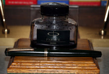 Load image into Gallery viewer, Z-Parker Victory MkIV - Dark Green with No.20 14ct Gold Nib - (P897)
