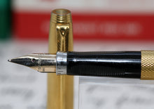 Load image into Gallery viewer, Z-Parker 75 - Gold Grain d'Orge 20u with 14ct Gold "M" Point Nib (P901)