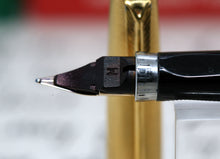 Load image into Gallery viewer, Z-Parker 75 - Gold Grain d'Orge 20u with 14ct Gold "M" Point Nib (P901)