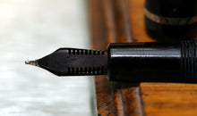 Load image into Gallery viewer, Z-Parker Victory Mk V - Black with No.10 14ct Gold Nib - (P912a)