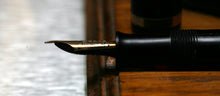 Load image into Gallery viewer, Z-Parker Challenger - Black with Parker Canadian No.2 14ct Gold Nib - (P912c)