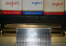 Load image into Gallery viewer, Z-Parker 75 - Gold Cisele Cross Hatch with "B" 14ct Gold Nib - (P919)