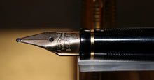 Load image into Gallery viewer, Z-Parker 75 - Gold Cisele Cross Hatch with "B" 14ct Gold Nib - (P919)
