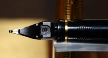 Load image into Gallery viewer, Z-Parker 75 - Gold Cisele Cross Hatch with "B" 14ct Gold Nib - (P919)
