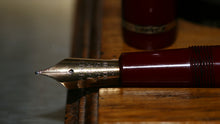 Load image into Gallery viewer, Z-Parker Duofold Senior - Red with No.35 14ct Gold Nib - (P922)