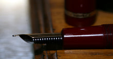 Load image into Gallery viewer, Z-Parker Duofold Senior - Red with No.35 14ct Gold Nib - (P922)