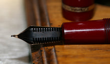 Load image into Gallery viewer, Z-Parker Duofold Senior - Red with No.35 14ct Gold Nib - (P922)