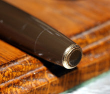 Load image into Gallery viewer, Z-Parker Duofold NS - Chocolate with Duofold "N" 14ct Gold Nib - (P923b)