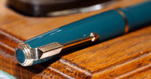 Load image into Gallery viewer, Z-Parker Duofold Senior - Green with Modified No.35 14ct Gold Nib - (P923a)