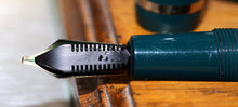 Load image into Gallery viewer, Z-Parker Duofold Senior - Green with Modified No.35 14ct Gold Nib - (P923a)
