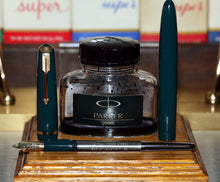 Load image into Gallery viewer, Z-Parker Duofold Senior - Green with Modified No.35 14ct Gold Nib - (P923a)