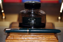 Load image into Gallery viewer, Z-Parker Duofold Junior - Green with No.10 14ct Gold Nib - (P926)