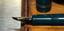 Load image into Gallery viewer, Z-Parker Duofold Junior - Green with No.10 14ct Gold Nib - (P926)