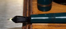 Load image into Gallery viewer, Z-Parker Duofold Junior - Green with No.10 14ct Gold Nib - (P926)