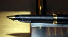 Load image into Gallery viewer, Z-Parker 95 - Matt Black with rare B Broad Gold Plated Nib - (P928a)