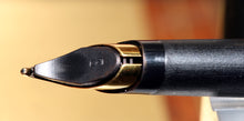 Load image into Gallery viewer, Z-Parker 95 - Matt Black with rare B Broad Gold Plated Nib - (P928a)
