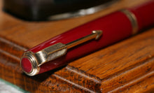Load image into Gallery viewer, Z-Parker Duofold Maxima - Red with Fine Point No.50 14ct Gold Nib - (P931)