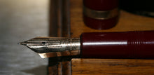 Load image into Gallery viewer, Z-Parker Duofold Maxima - Red with Fine Point No.50 14ct Gold Nib - (P931)