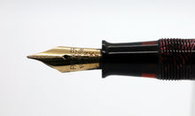 Load image into Gallery viewer, Z-Parker Televisor - Striated Red Slender Size with 14ct Gold W Nib (P932)