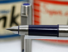 Load image into Gallery viewer, Z-Parker 25 Mk IV - Flighter Blue Trim with Fine Point Steel Nib (P933)