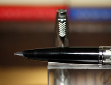 Load image into Gallery viewer, Z-Parker 45 Harlequin - Harlequin Grey Shield with "M" Octanium Nib - (P935)