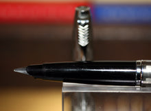 Load image into Gallery viewer, Z-Parker 45 Harlequin - Harlequin Grey Shield with "M" Octanium Nib - (P935)