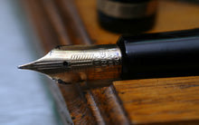Load image into Gallery viewer, Z-Parker Duofold Maxima - Black with No.50 14ct Gold Nib - (P946)