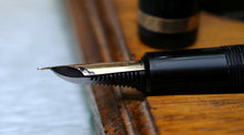 Load image into Gallery viewer, Z-Parker Duofold Maxima - Black with No.50 14ct Gold Nib - (P946)