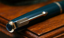 Load image into Gallery viewer, Z-Parker Duofold Junior - Green with No.10 14ct Gold Oblique Nib - (P947)