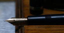 Load image into Gallery viewer, Z-Parker Duofold Maxima - Blue with No.50 14ct Gold Nib - (P957)