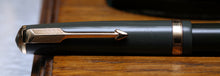 Load image into Gallery viewer, Z-Parker Duofold AF - Olive Green with Duofold "N" 14ct Gold Nib - (P958)