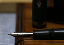 Load image into Gallery viewer, Z-Parker Duofold AF - Olive Green with Duofold "N" 14ct Gold Nib - (P958)